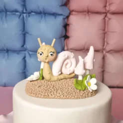 Figur aus Fondant - Schnecke mit kleinen Pilzen